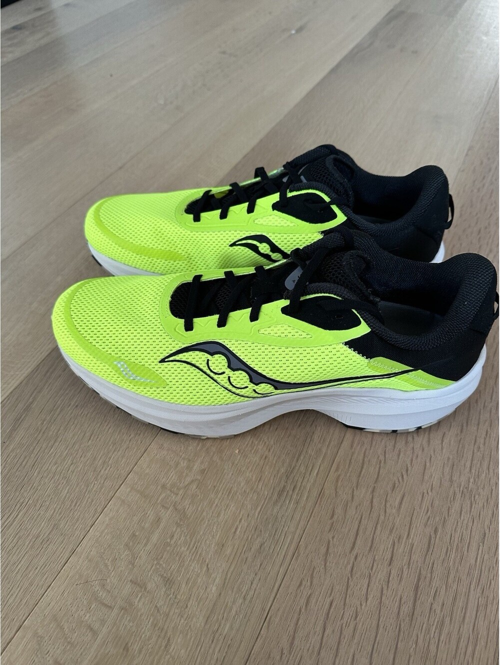 Saucony Axon 3 Citron/ Black Men’s Size 13 BNIB